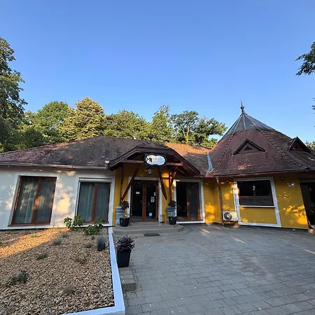 Majus 1 Vendeghaz -