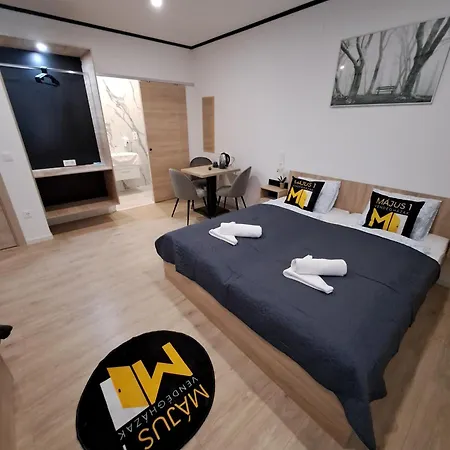 Bed & Breakfast Majus 1 Vendeghaz -