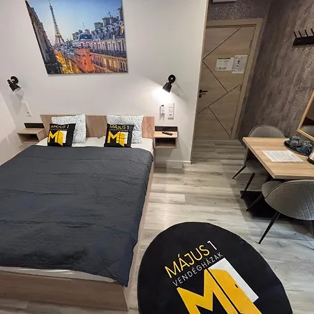 Majus 1 Vendeghaz - Bed & Breakfast
