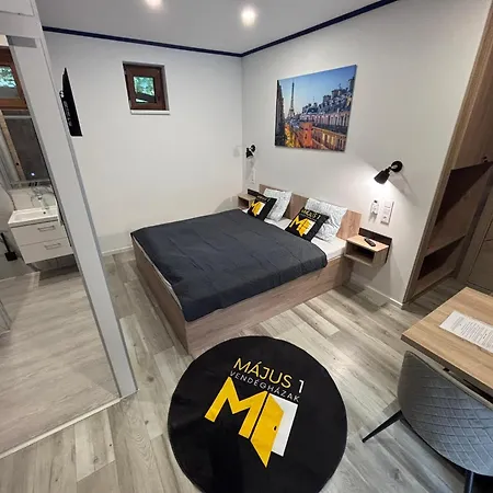 Bed and breakfast Május 1 -