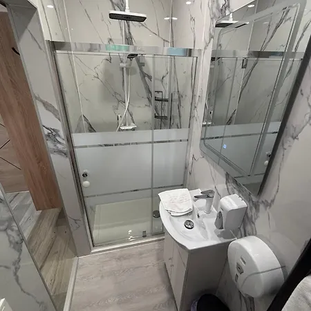 Majus 1 Vendeghaz - 3* Szombathely