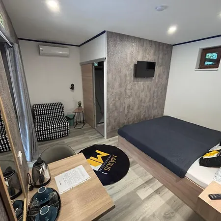 Május 1 - Bed and breakfast 3*