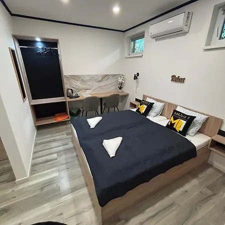 Majus 1 Vendeghaz - 3* Szombathely