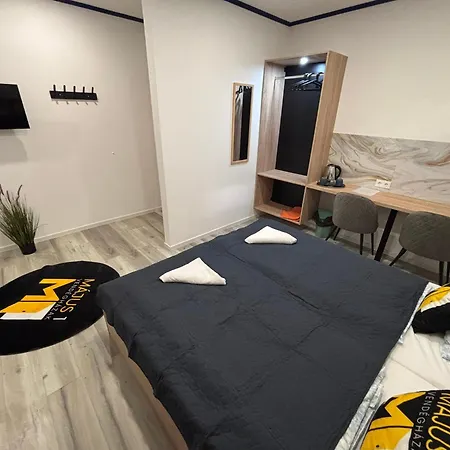 Majus 1 Vendeghaz - Bed & Breakfast