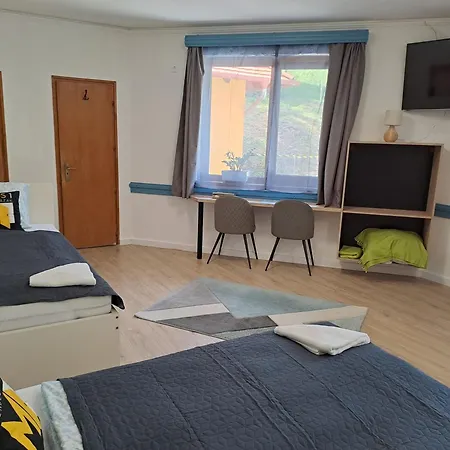 Bed and breakfast Május 1 - 3*