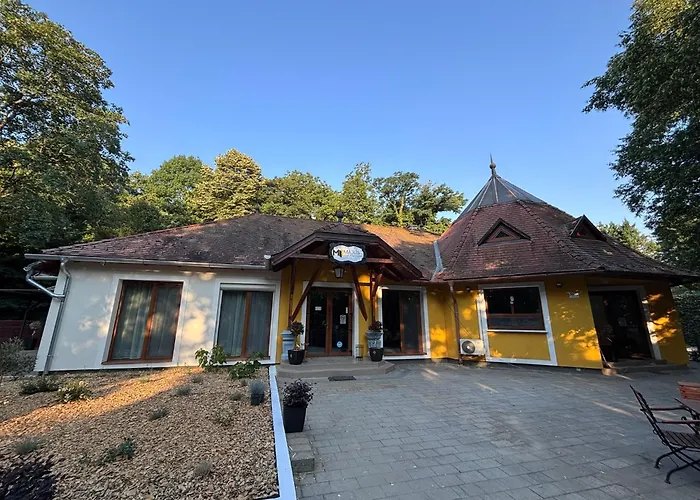 Majus 1 Vendeghaz -
