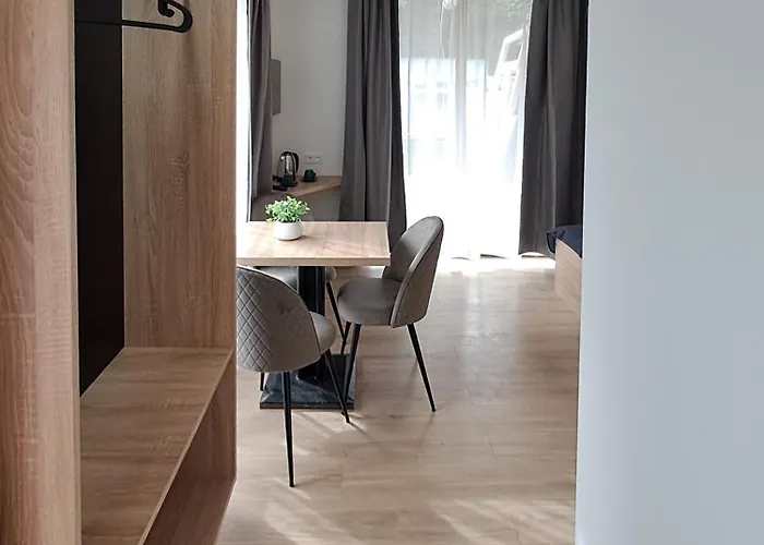 Majus 1 Vendeghaz - Bed & Breakfast 3*