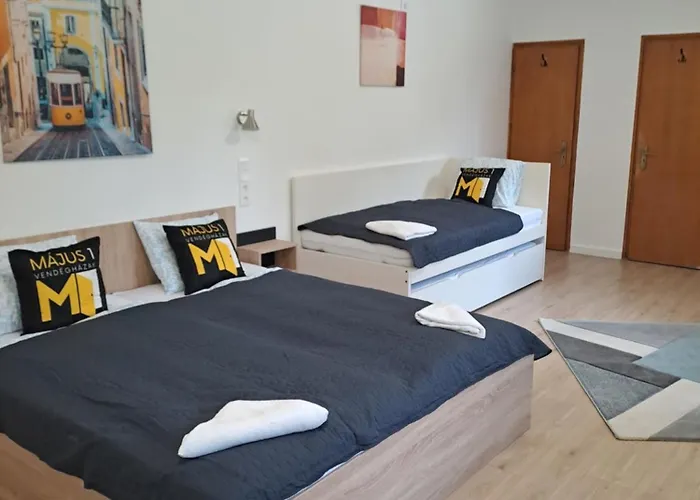 Majus 1 Vendeghaz - Bed & Breakfast